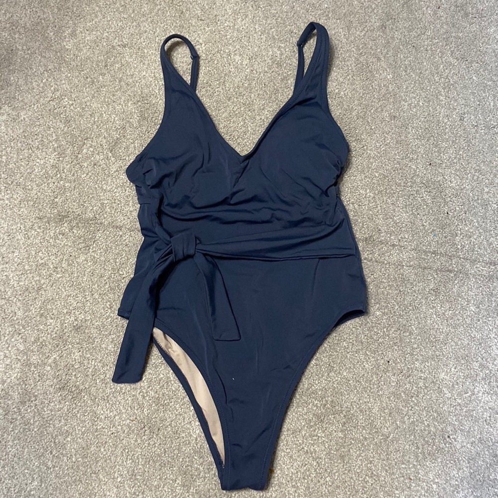 Shade & Shore Grey Low Back One Piece Swimsuit Size S